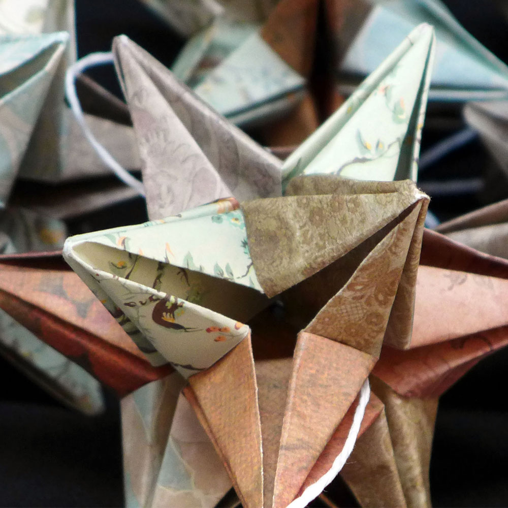 Complex star garland 