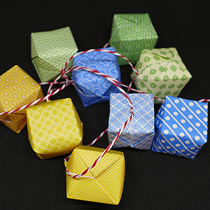 Bright boxes garland 