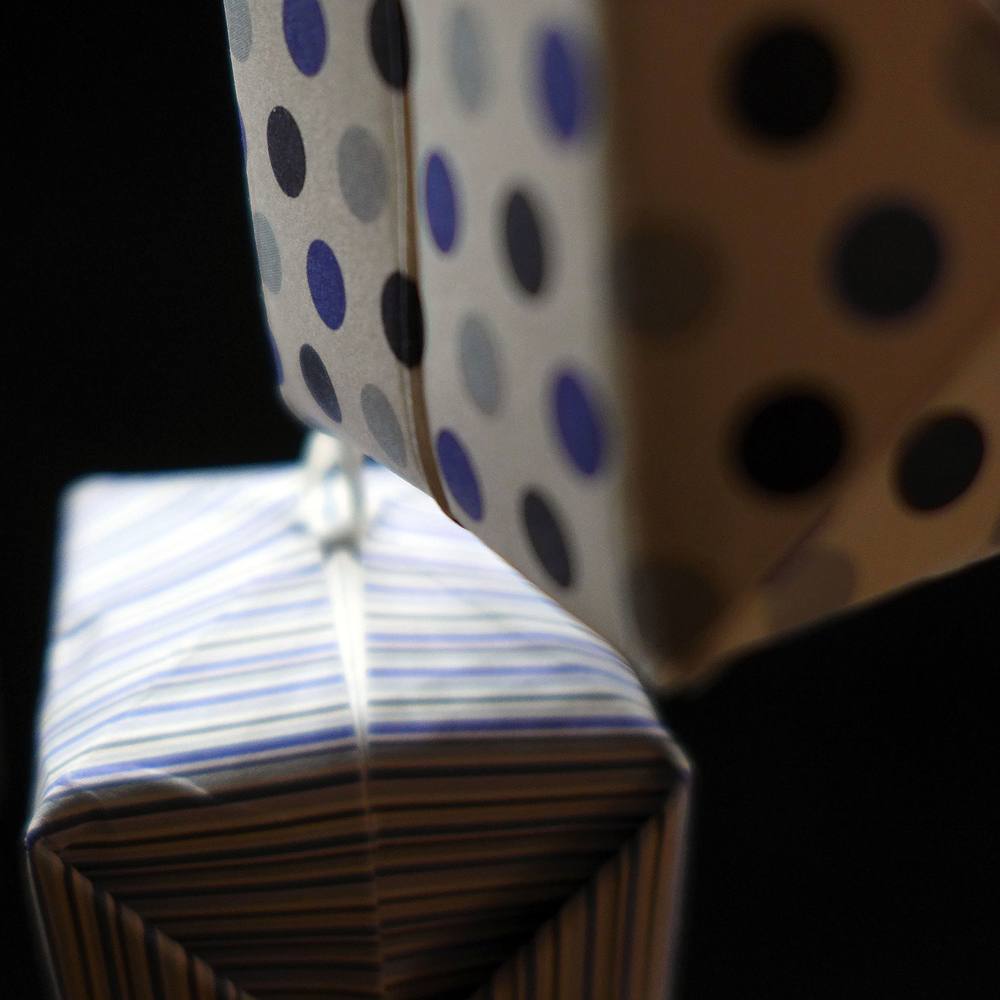 Graphic boxes garland