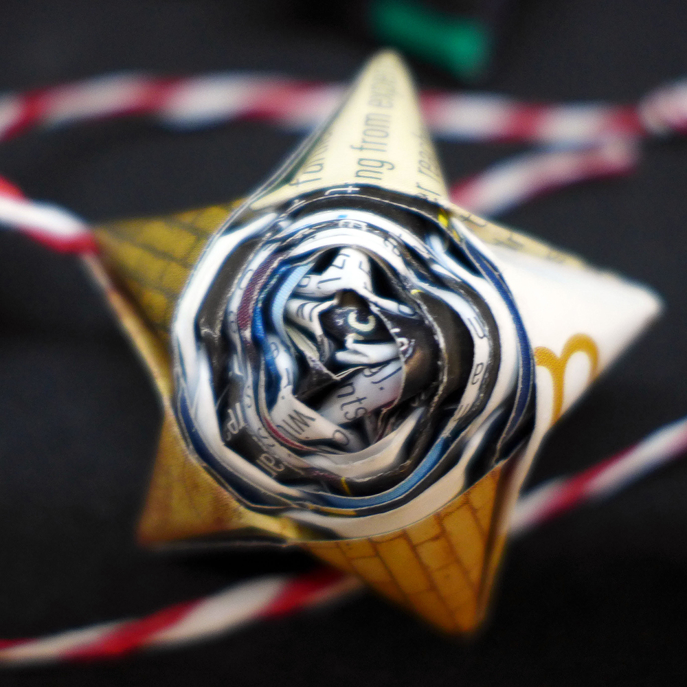 Woven magazine paper stars garland