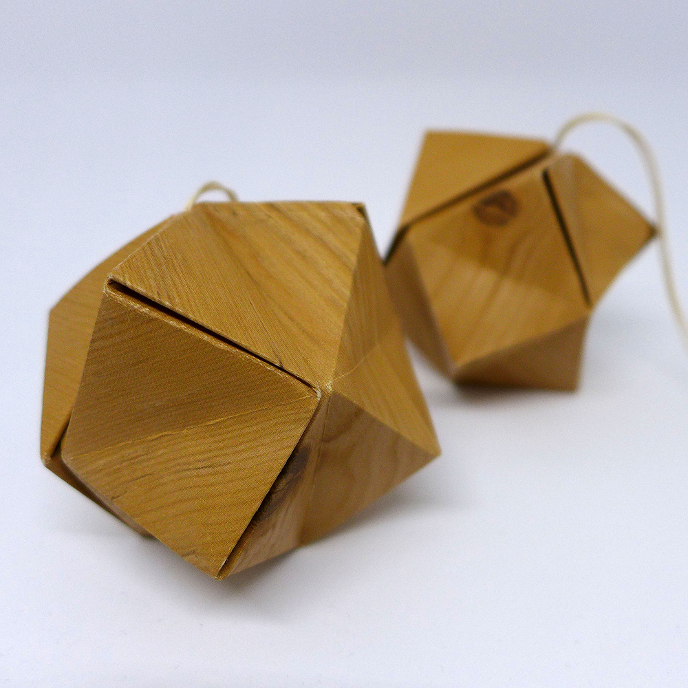 Woodgrain crystal decoration